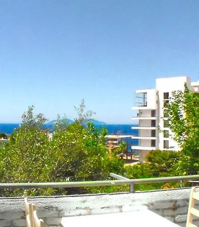 Lungomare Blue Sky דירה