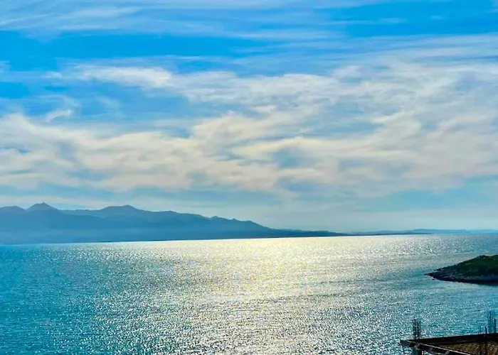 Lungomare Blue Sky 公寓 *